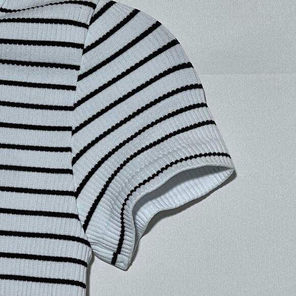 Aura Short Sleeve Striped Ribbed Pullover Cropped Top Black White Womens Size SM - Picture 4 of 5
